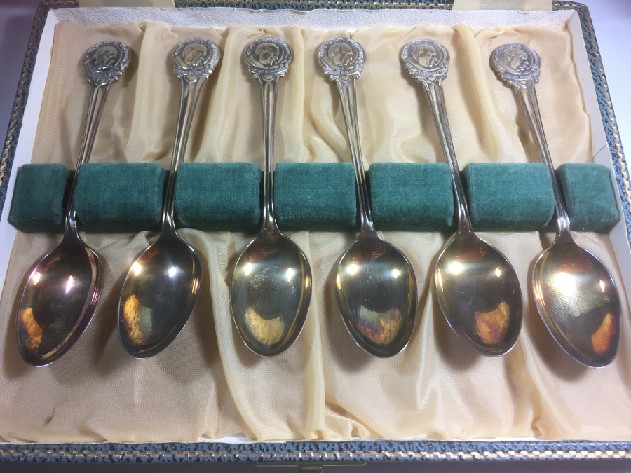 Sterling Silver Cased Set of 6 Winston Churchill Spoons