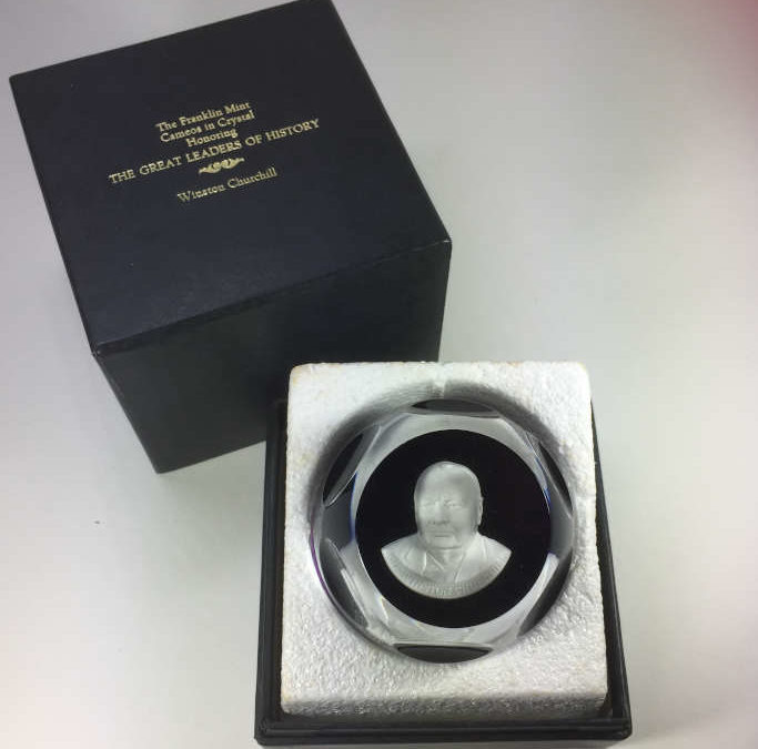 Winston Churchill Paperweight: Franklin Mint 1977 Baccarrat Crystal