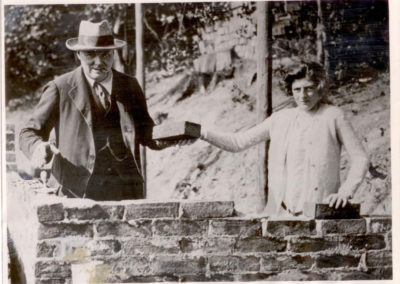 1928 Press Photograph: Winston Churchill Building His House With Sarah Churchill