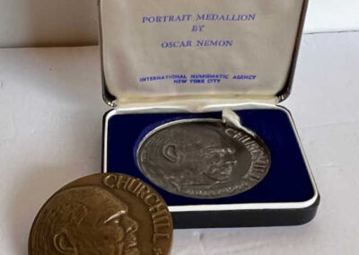 2 Medallions - Original Presentation Case