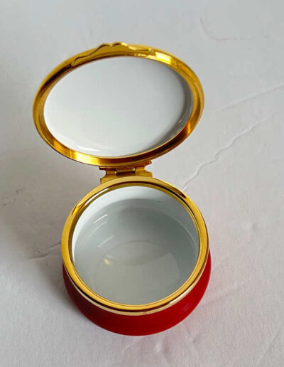 Winston Churchill Portrait Enamel Box: Open